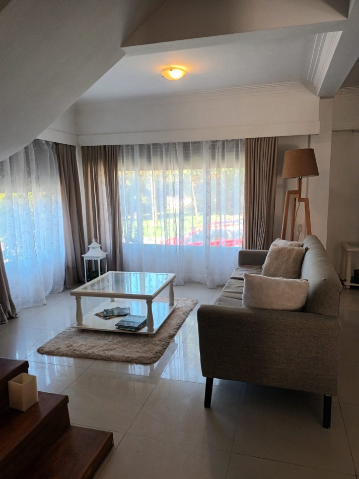 CASA CORTE MODERNO - SAN  CARLOS-a metros golf Playa Grande-EQUIPADO PARA7 HUESPEDES 