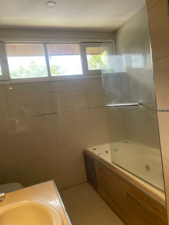 CASA CORTE MODERNO - SAN  CARLOS-a metros golf Playa Grande-EQUIPADO PARA7 HUESPEDES 