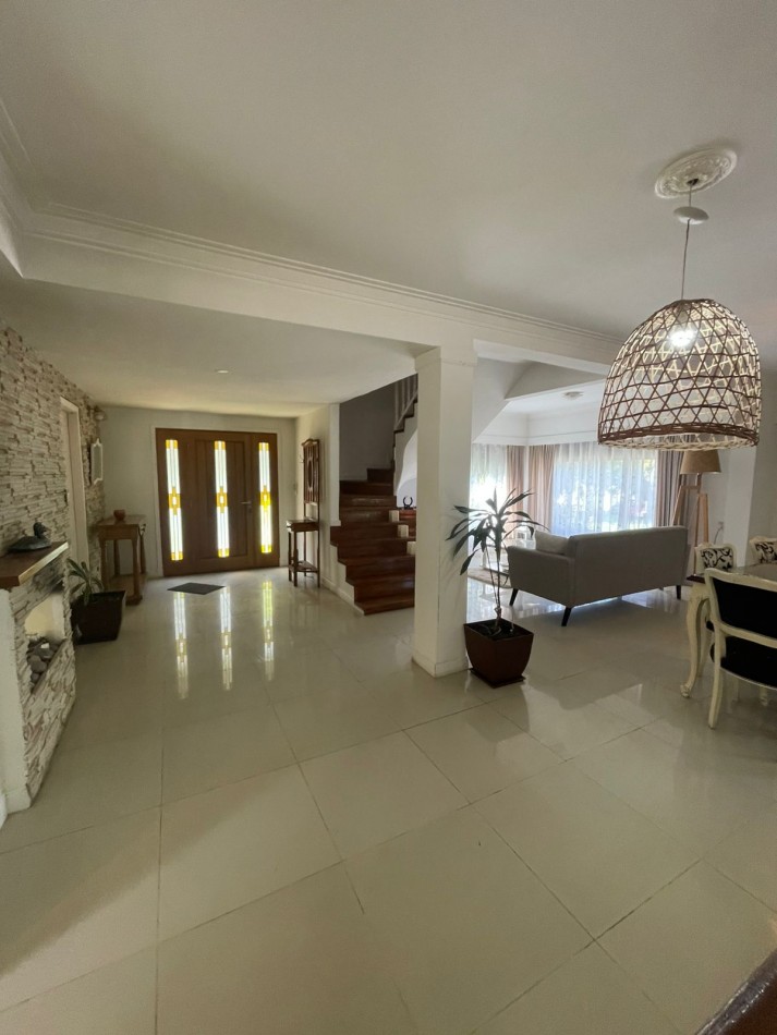 CASA CORTE MODERNO - SAN  CARLOS-a metros golf Playa Grande-EQUIPADO PARA7 HUESPEDES 