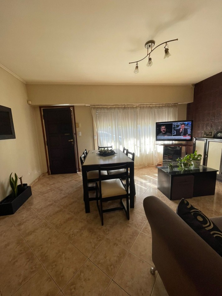 CASA 3 DORMITORIOS-COCHERA DOBLE-PARRILLA-todos los servicios  