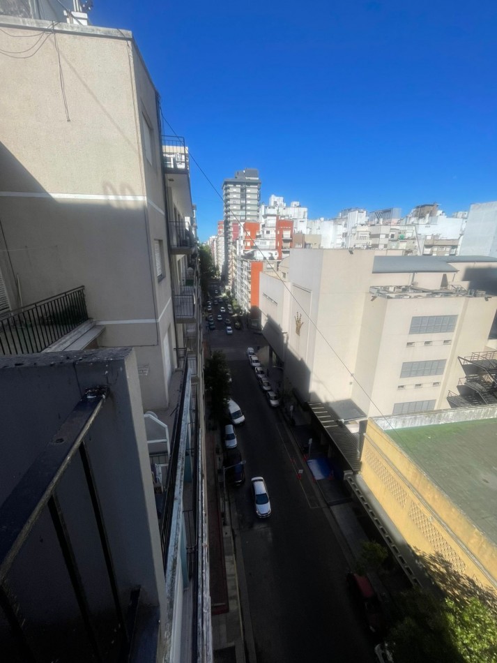 ALQUILER 24 MESES -2 ambientes a la CALLE con BALCON y TERRAZA con PARRILLA-MICROCENTRO