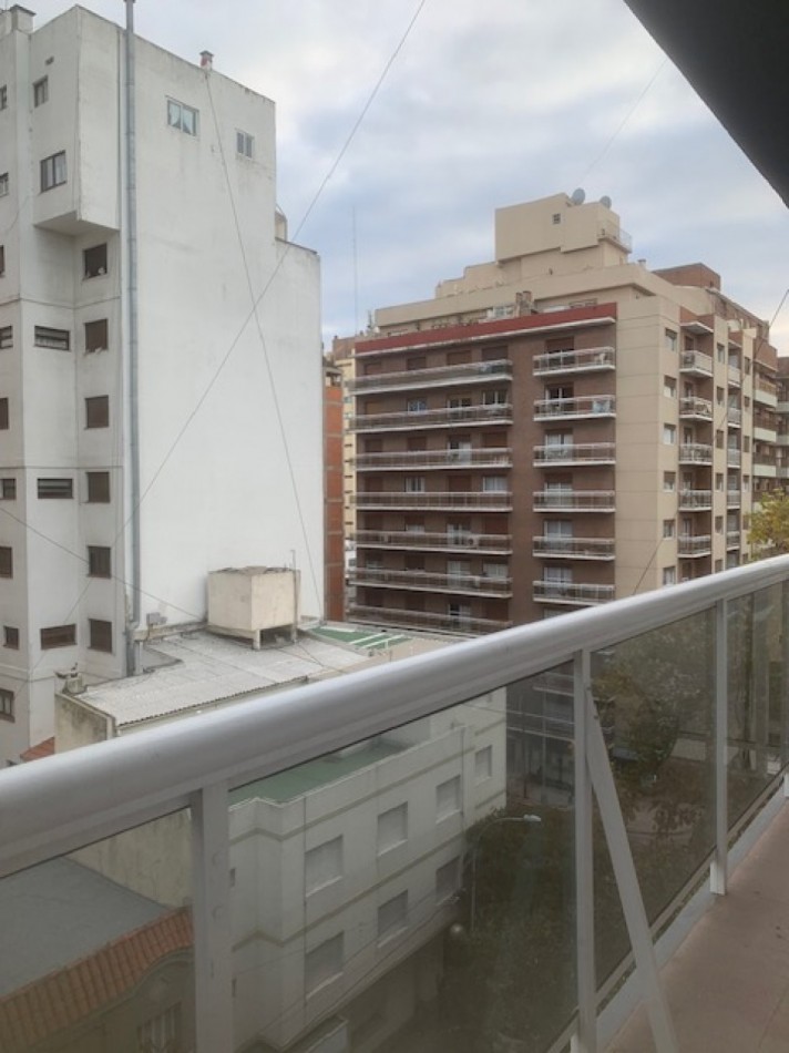 DEPTO 4 AMB a la calle con COCHERA- MACROCENTRO