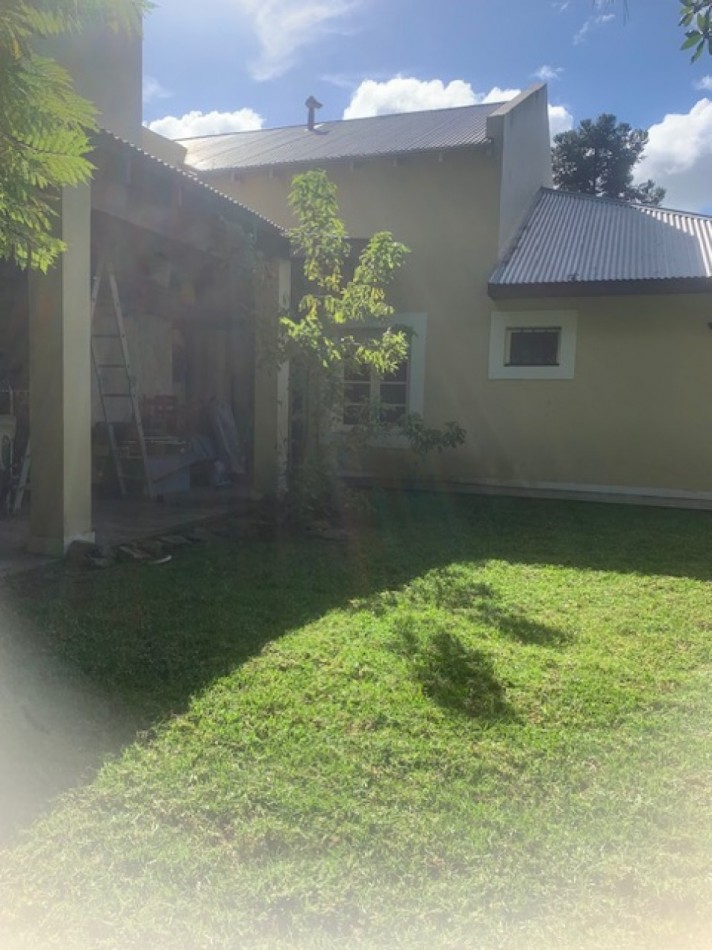 IMPORTANTE CASA SOBRE 3 LOTES -INMEJORABLE UBICACION