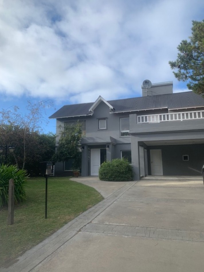 Casa con pileta , Los Pinos Rumenco