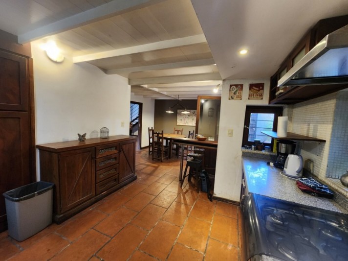 CHALET SOBRE 3 LOTES RECICLADO -BOSQUE PERALTA RAMOS