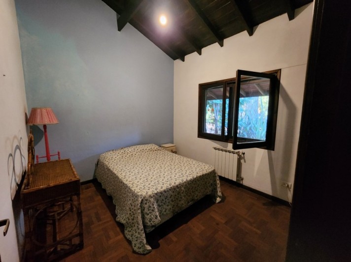 CHALET SOBRE 3 LOTES RECICLADO -BOSQUE PERALTA RAMOS