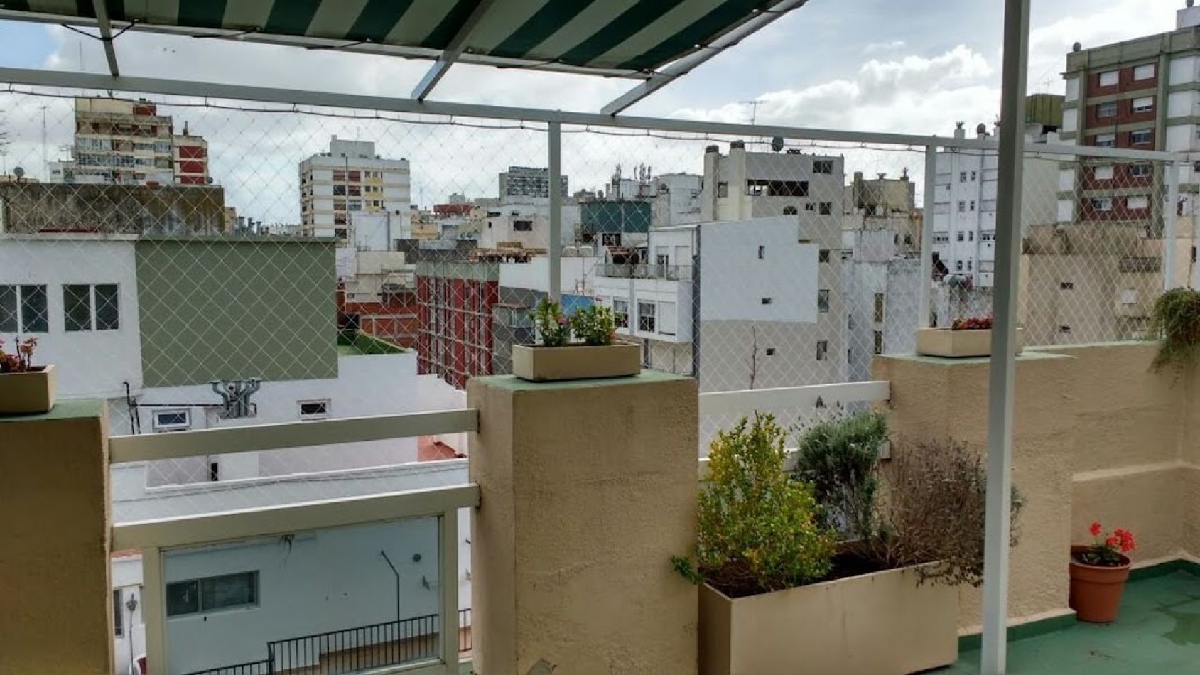 DEPARTAMENTO TIPO PENTHOUSE 4 AMBIENTES CON TERRAZA Y PARRILLA 4 AMB