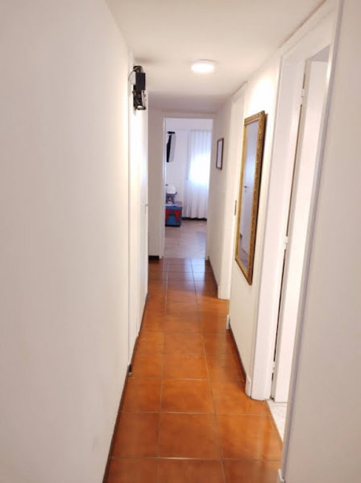 DEPARTAMENTO DE 4 AMBIENTES CON DEPENDENCIA Y CON COCHERA- LA PERLA