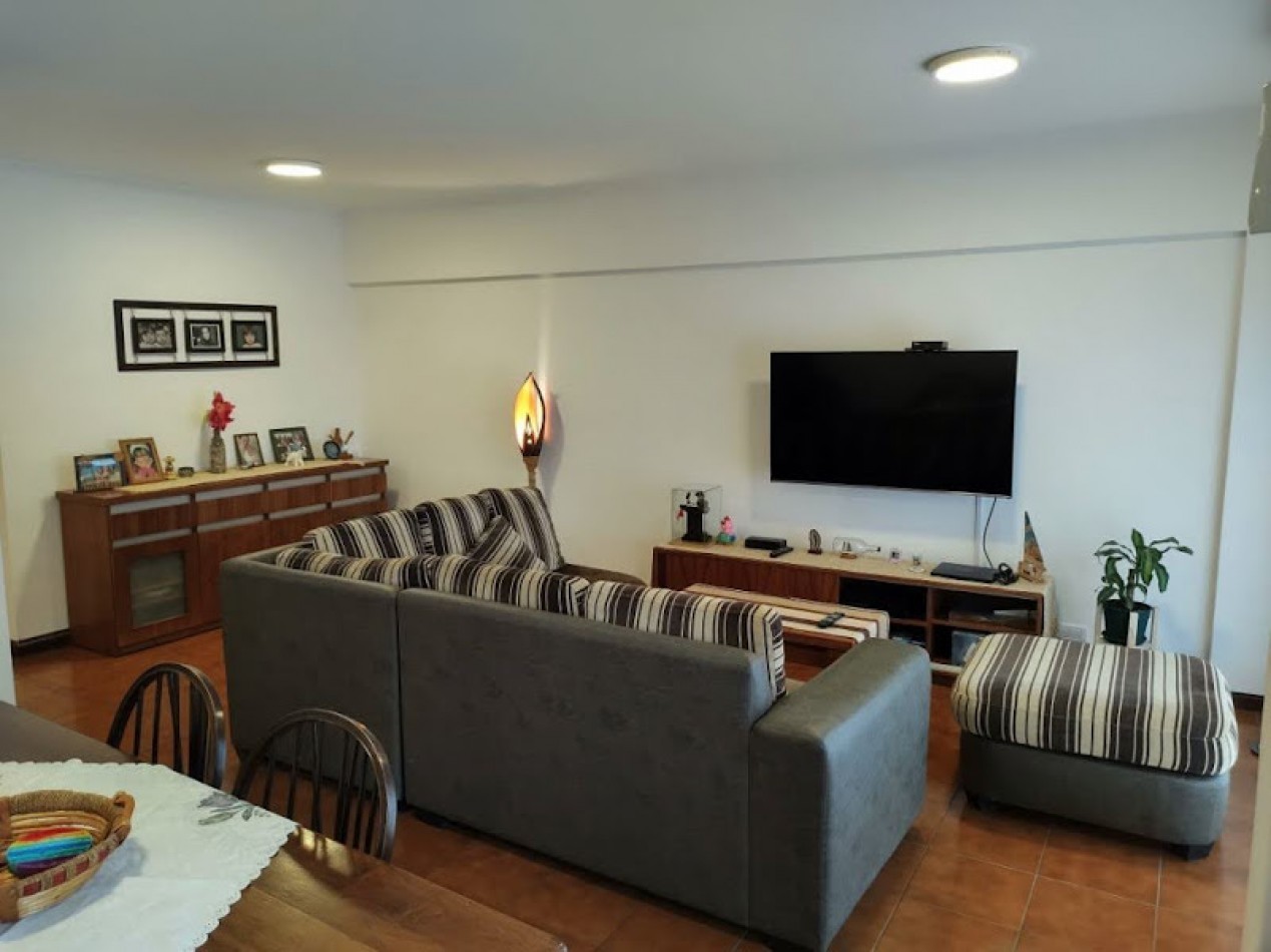 DEPARTAMENTO DE 4 AMBIENTES CON DEPENDENCIA Y CON COCHERA- LA PERLA