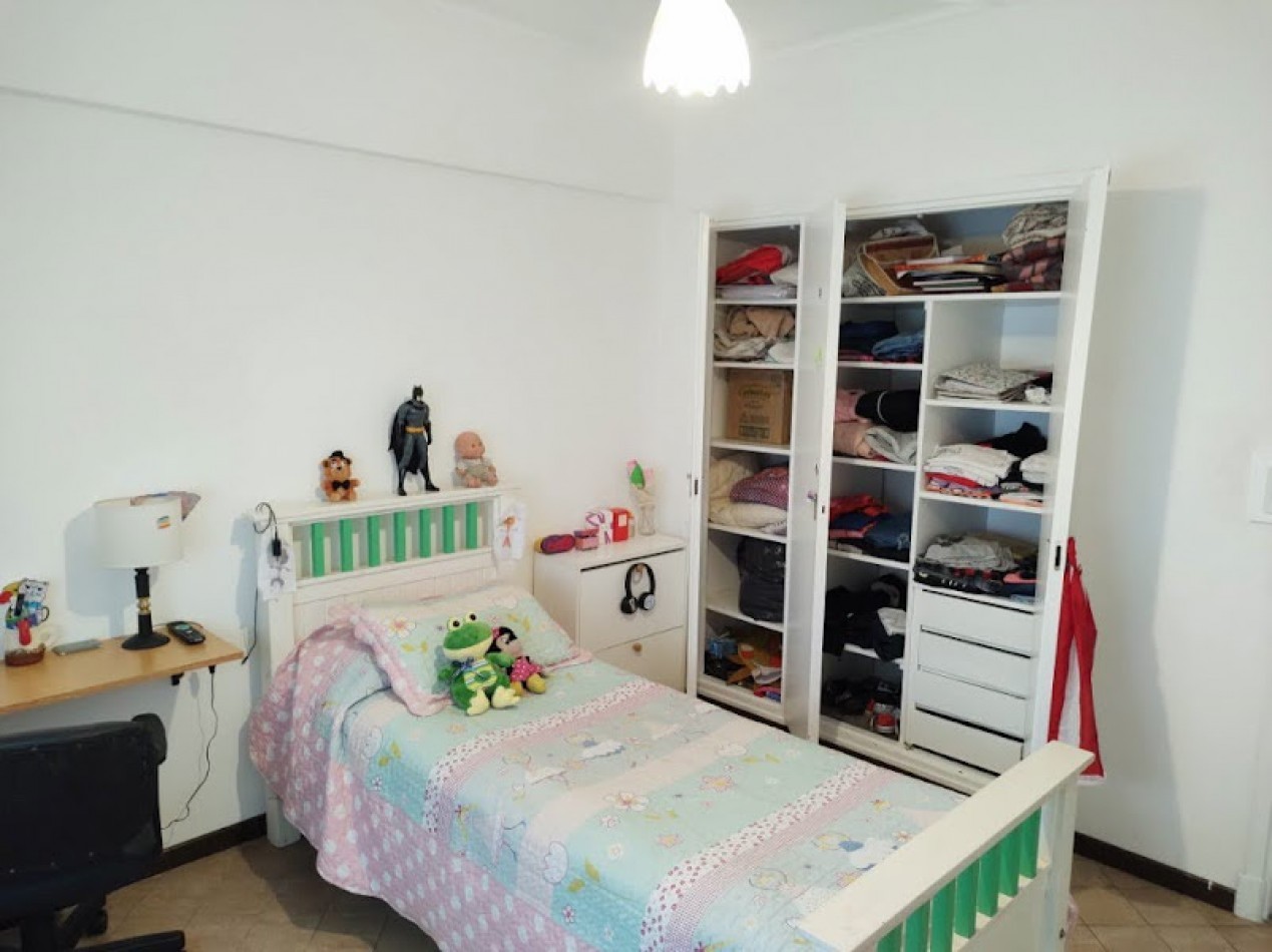 DEPARTAMENTO DE 4 AMBIENTES CON DEPENDENCIA Y CON COCHERA- LA PERLA