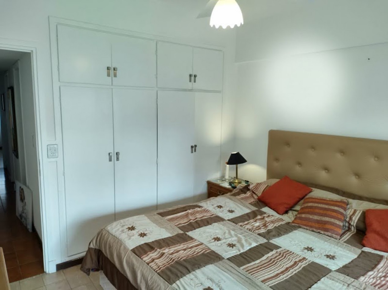 DEPARTAMENTO DE 4 AMBIENTES CON DEPENDENCIA Y CON COCHERA- LA PERLA