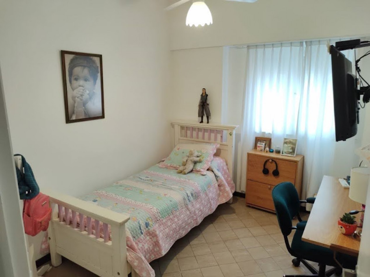 DEPARTAMENTO DE 4 AMBIENTES CON DEPENDENCIA Y CON COCHERA- LA PERLA