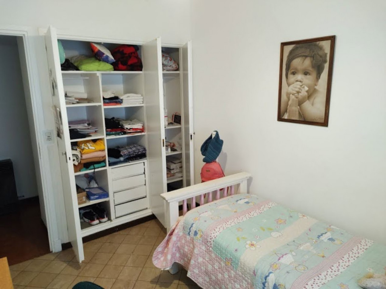 DEPARTAMENTO DE 4 AMBIENTES CON DEPENDENCIA Y CON COCHERA- LA PERLA