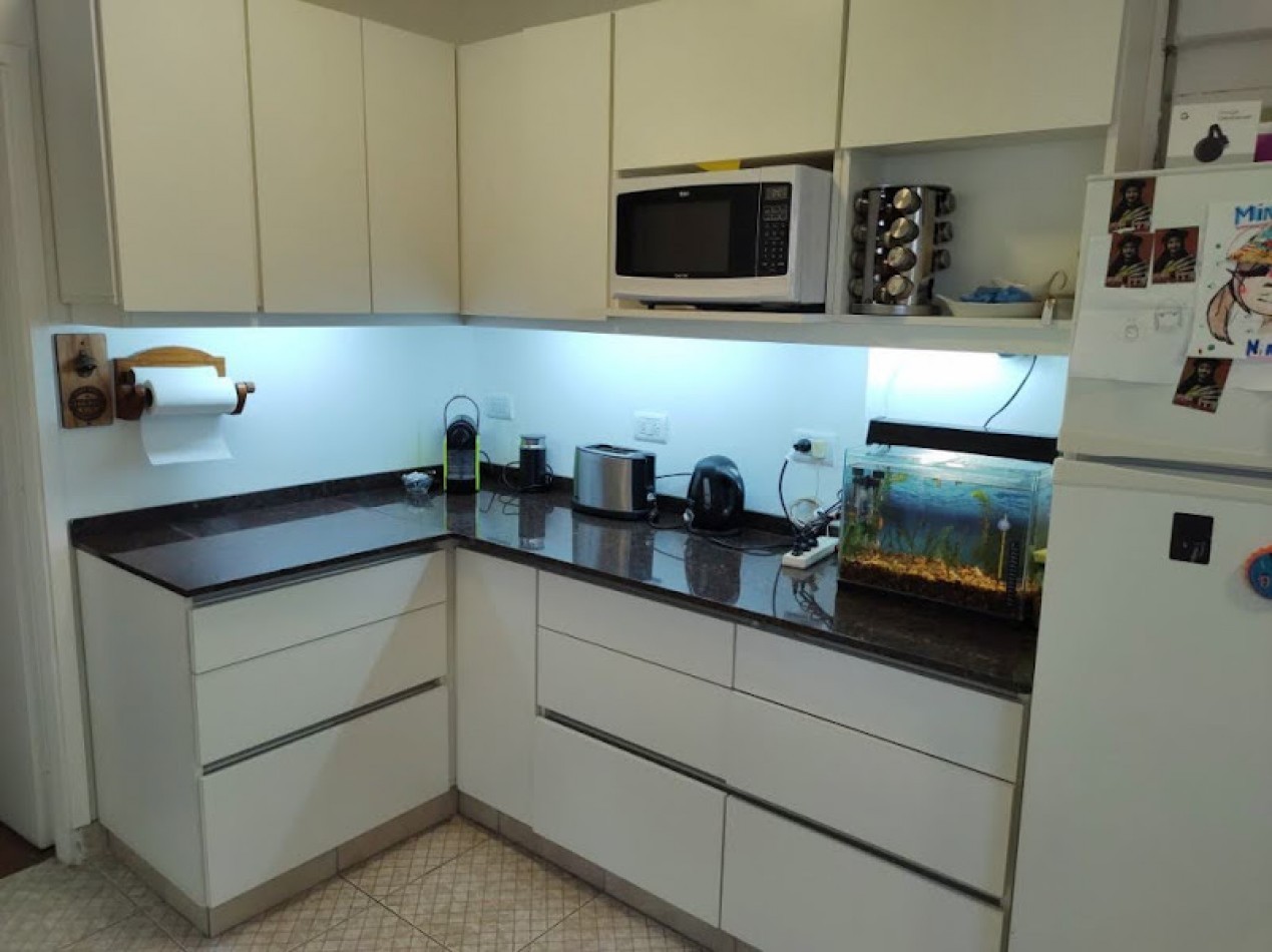 DEPARTAMENTO DE 4 AMBIENTES CON DEPENDENCIA Y CON COCHERA- LA PERLA