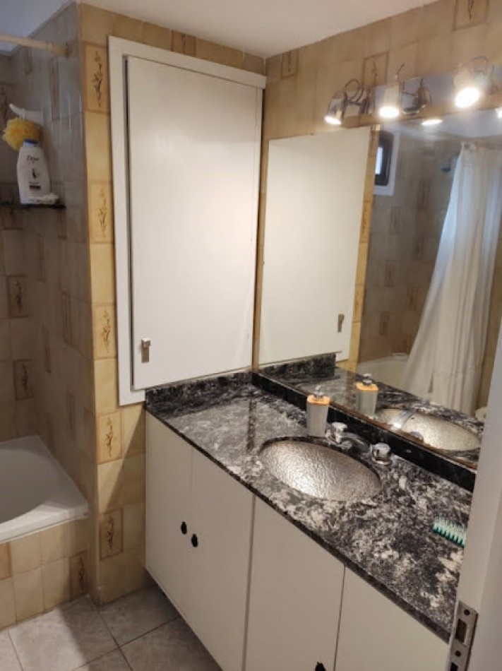 DEPARTAMENTO DE 4 AMBIENTES CON DEPENDENCIA Y CON COCHERA- LA PERLA