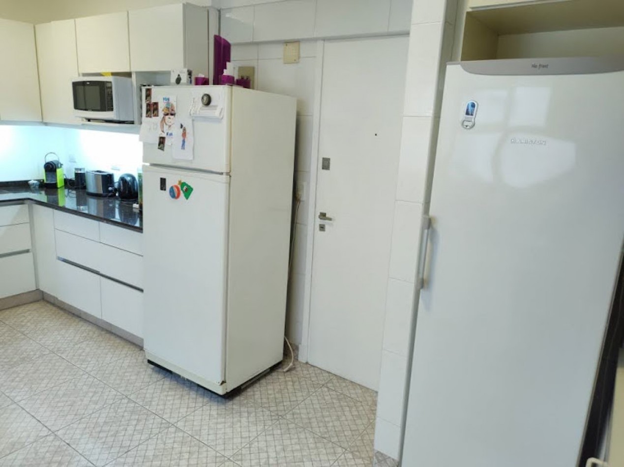 DEPARTAMENTO DE 4 AMBIENTES CON DEPENDENCIA Y CON COCHERA- LA PERLA