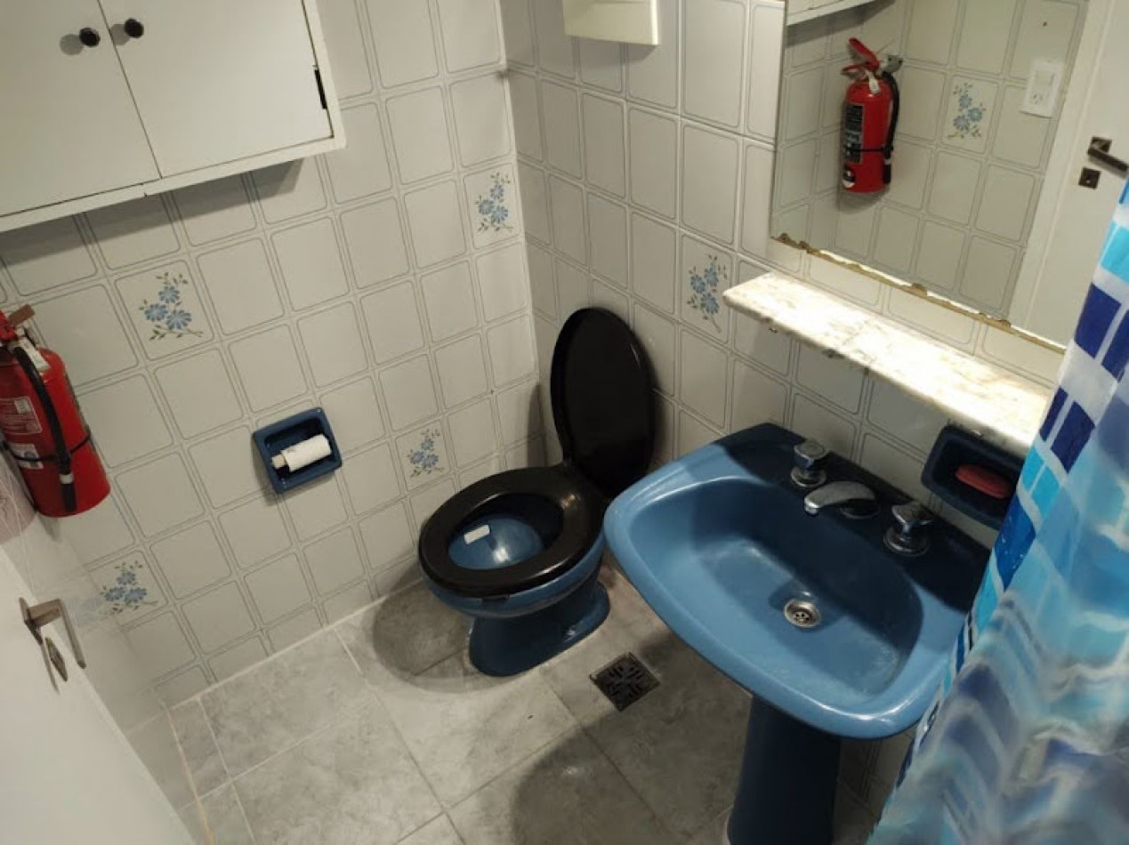 DEPARTAMENTO DE 4 AMBIENTES CON DEPENDENCIA Y CON COCHERA- LA PERLA