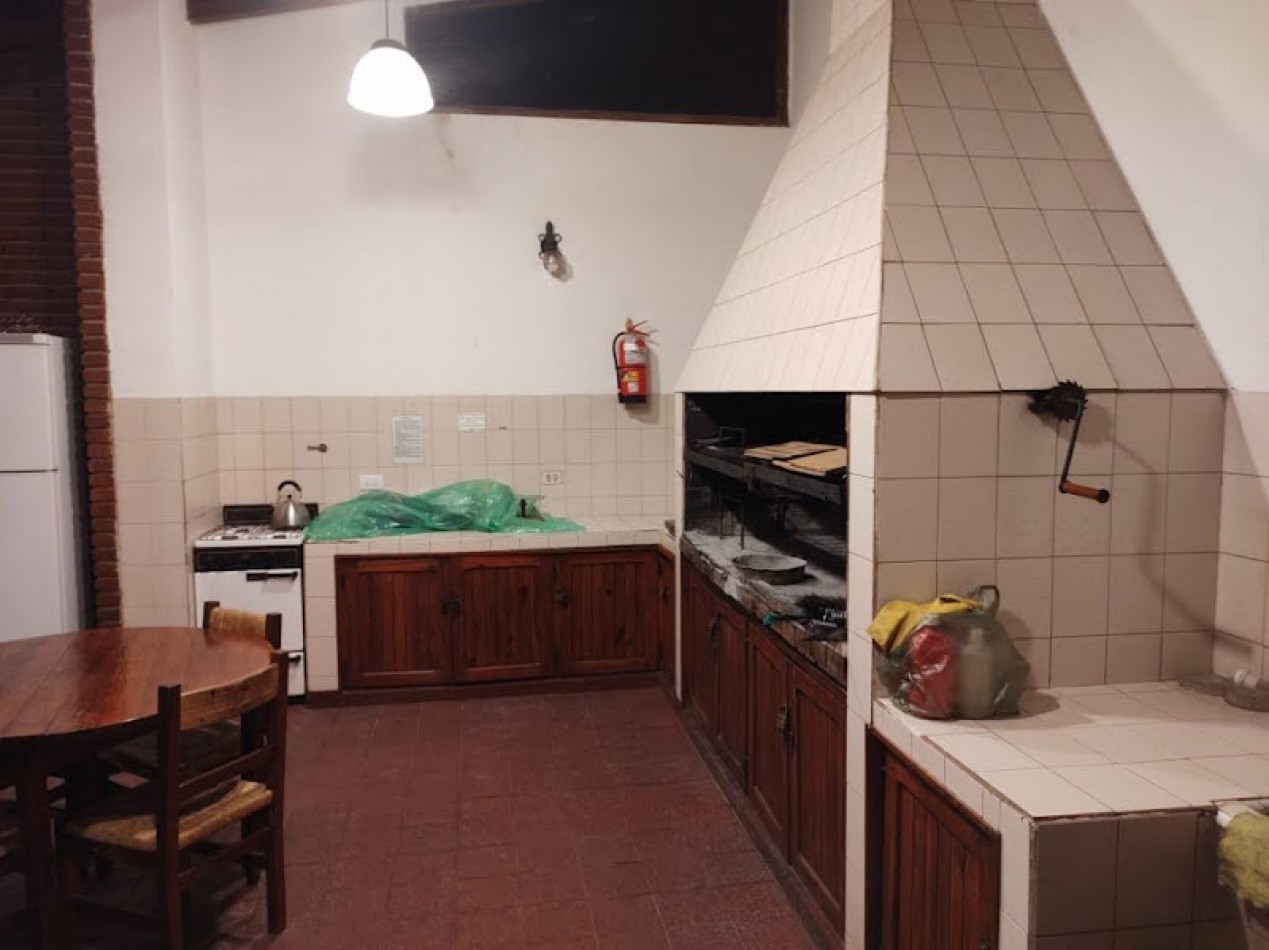 DEPARTAMENTO DE 4 AMBIENTES CON DEPENDENCIA Y CON COCHERA- LA PERLA