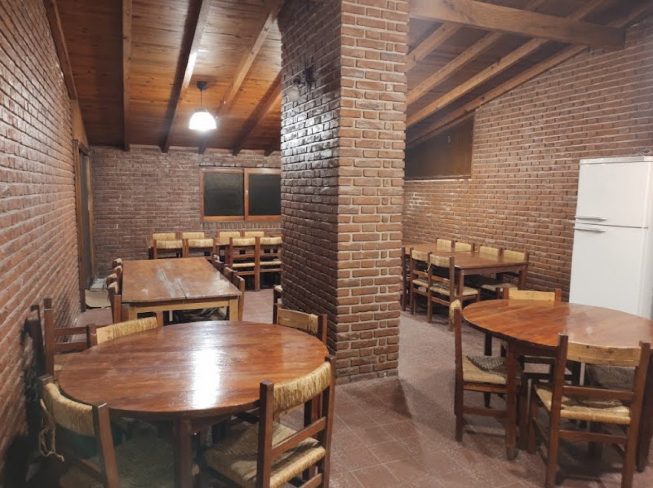 DEPARTAMENTO DE 4 AMBIENTES CON DEPENDENCIA Y CON COCHERA- LA PERLA