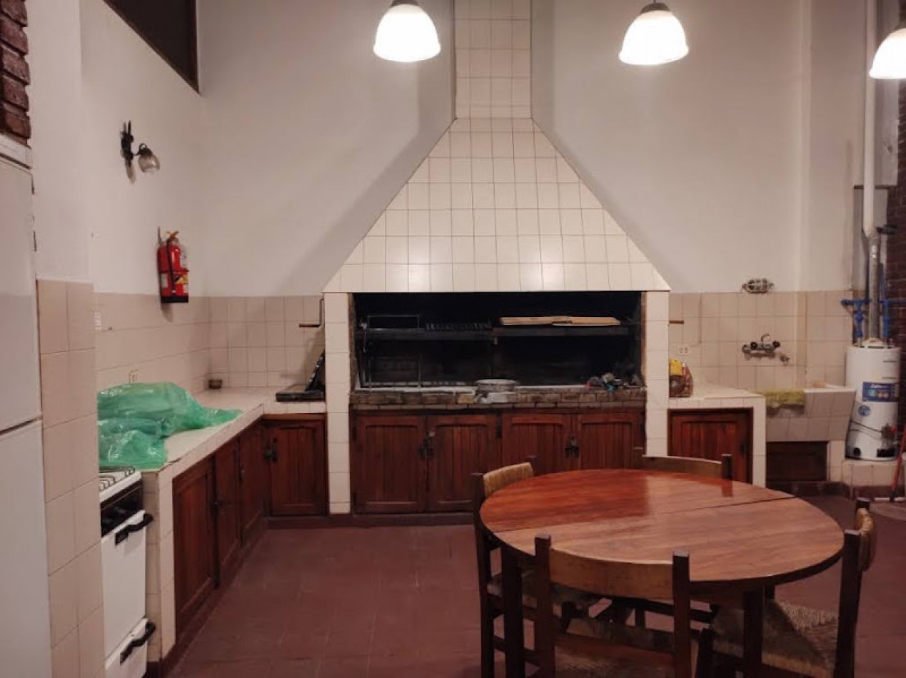 DEPARTAMENTO DE 4 AMBIENTES CON DEPENDENCIA Y CON COCHERA- LA PERLA