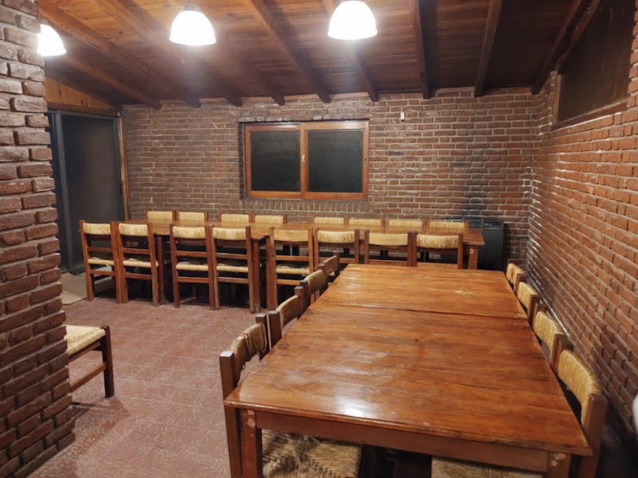 DEPARTAMENTO DE 4 AMBIENTES CON DEPENDENCIA Y CON COCHERA- LA PERLA