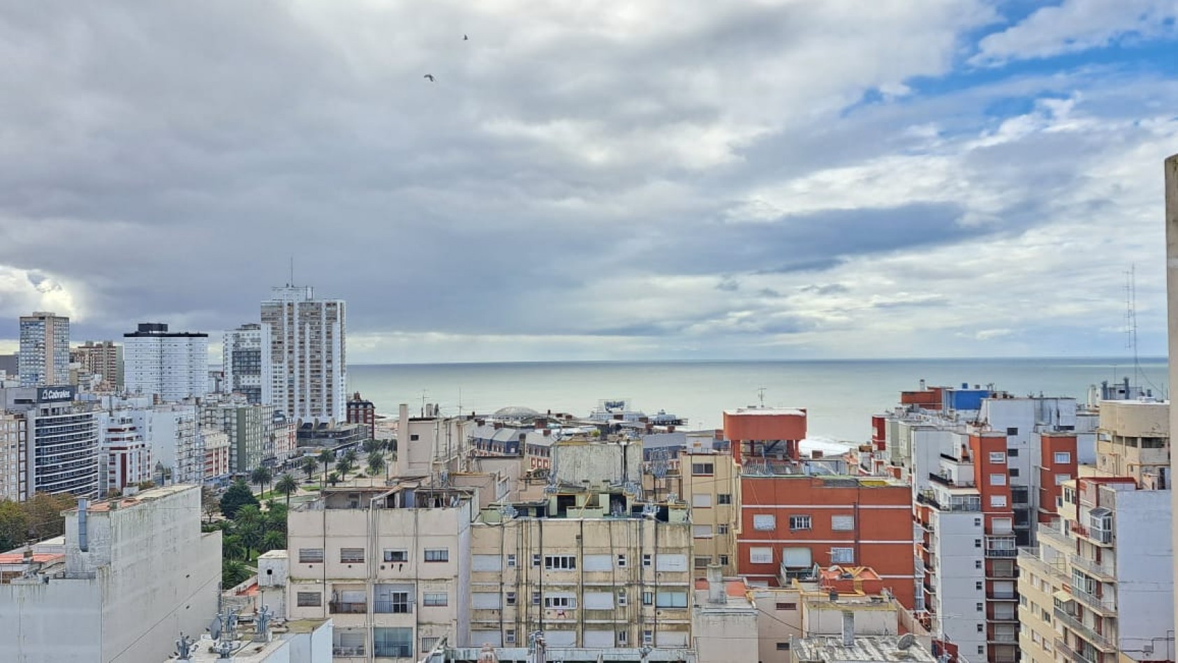 VENTA DEPTO 2 AMB CON COCHERA A LA CALLE CON VISTA AL MAR