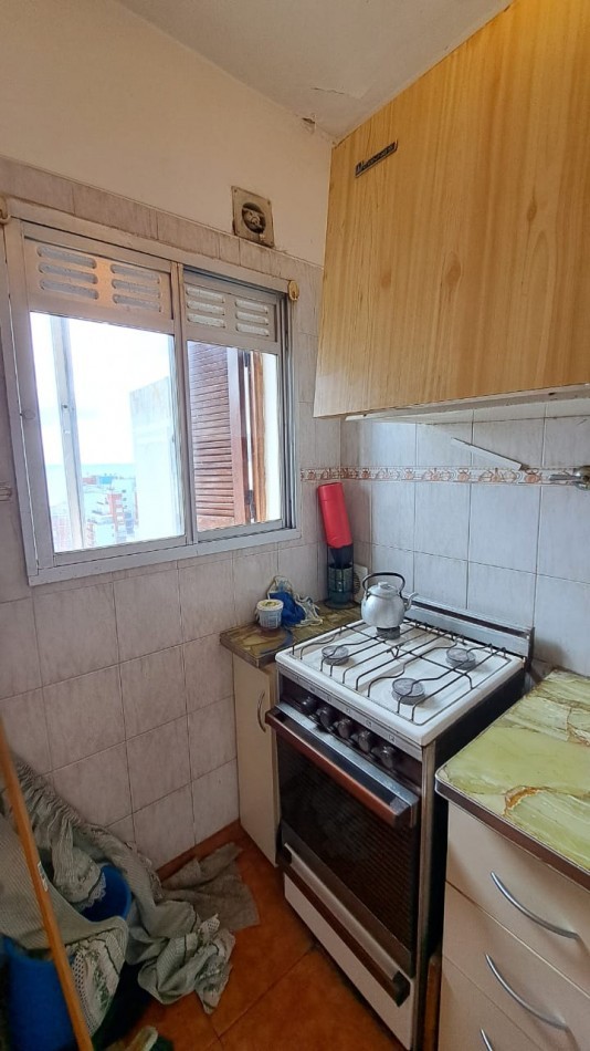 VENTA DEPTO 2 AMB CON COCHERA A LA CALLE CON VISTA AL MAR
