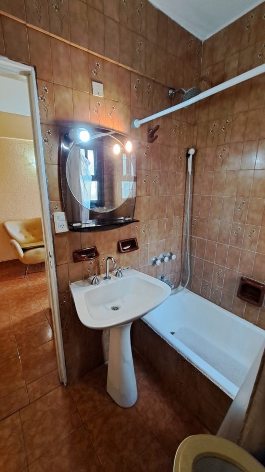 VENTA DEPTO 2 AMB CON COCHERA A LA CALLE CON VISTA AL MAR