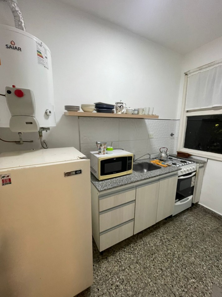 AMPLIO MONOAMBIENTE A LA CALLE C/BALCON p/ 4 personas -ZONA PASEO ALDREY