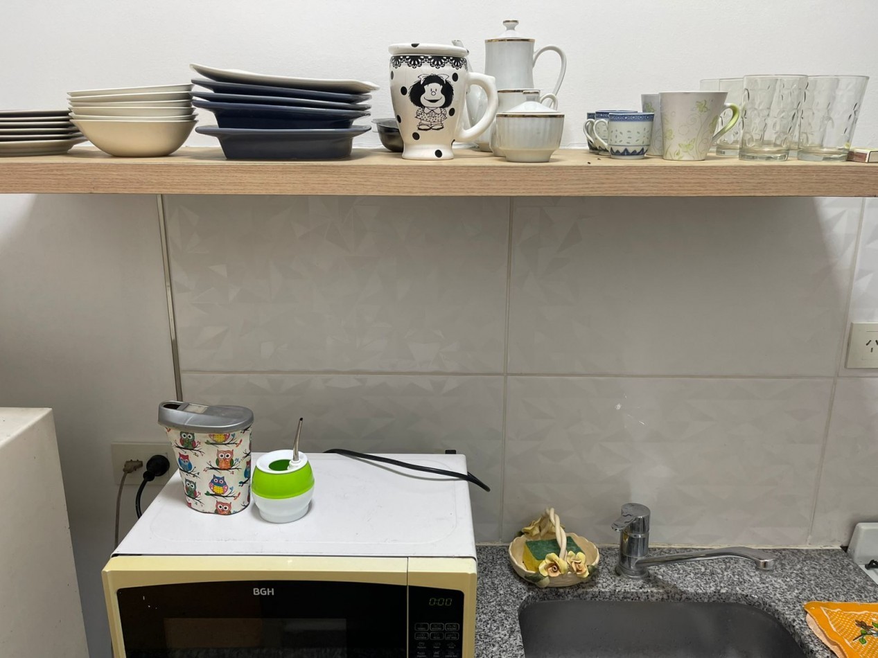 AMPLIO MONOAMBIENTE A LA CALLE C/BALCON p/ 4 personas -ZONA PASEO ALDREY