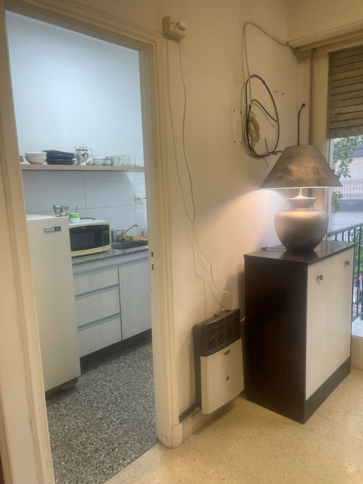 AMPLIO MONOAMBIENTE A LA CALLE C/BALCON p/ 4 personas -ZONA PASEO ALDREY