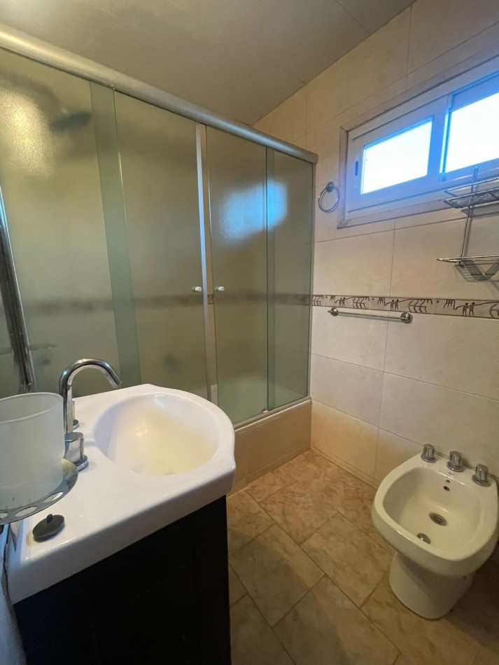 PARA 6 HUESPEDES -PH en Planta alta -3 DORMITORIOS, 2 BAÑOS -COCHERA-TERRAZA C/PARRILLA Y LAVADERO