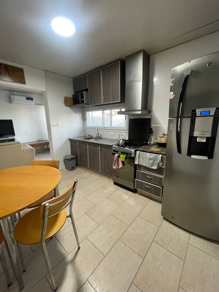 PARA 6 HUESPEDES -PH en Planta alta -3 DORMITORIOS, 2 BAÑOS -COCHERA-TERRAZA C/PARRILLA Y LAVADERO