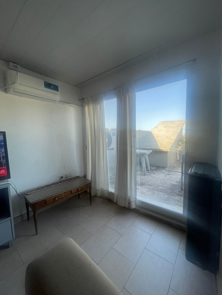 PARA 6 HUESPEDES -PH en Planta alta -3 DORMITORIOS, 2 BAÑOS -COCHERA-TERRAZA C/PARRILLA Y LAVADERO