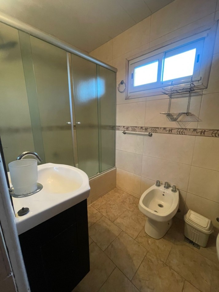 PARA 6 HUESPEDES -PH en Planta alta -3 DORMITORIOS, 2 BAÑOS -COCHERA-TERRAZA C/PARRILLA Y LAVADERO