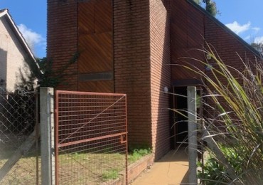 CASA DE LADRILLOS  C/ 3 HAB Y PARQUE 