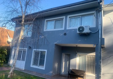 IMPORTANTE CASA  RECICLADA  DE 6 AMBIENTES CON HAB ITACION Y BAÑO DE SERVICIO-BOSQUE PERALTA RAMOS 