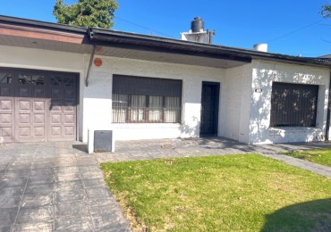 CASA 3 DORMITORIOS-COCHERA DOBLE-PARRILLA-todos los servicios  